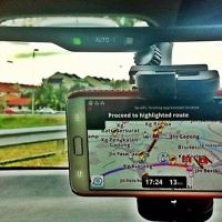 Photo Instagram dont les couleurs ont été modifiées d'un conducteur utilisant Waze aux Philippines. (Crédit : CC-BY raramaurina,Flickr) Photo Instagram dont les couleurs ont été modifiées d'un conducteur utilisant Waze aux Philippines. (Crédit : CC-BY raramaurina,Flickr)