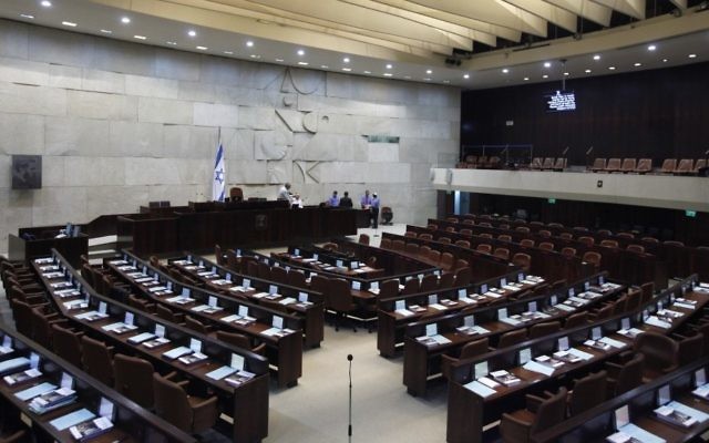 La salle de réunion de la Knesset en 2011 (Crédit: Miriam Alster/Flash90)