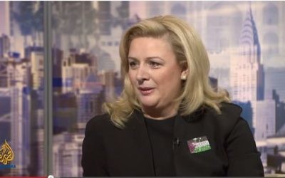 Souha Arafat en 2012 (Crédit : capture d'écran Youtube/AlJazeeraEngli)