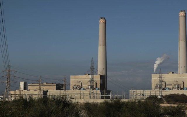 La centrale électrique d'Eshkol en Israël, la première à produire de l'électricité à partir de gaz naturel, dans la ville côtière d'Ashdod (Crédit : Tsafrir Abayo/Flash90) La centrale électrique d'Eshkol en Israël, la première à produire de l'électricité à partir de gaz naturel, dans la ville côtière d'Ashdod (Crédit : Tsafrir Abayo/Flash90)