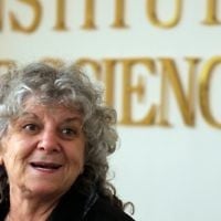 La lauréate du prix Nobel Ada Yonath, professeure à l'institut des sciences Weizmann lors d'une conférence de presse à Rehovot (Crédit : FLASH90)