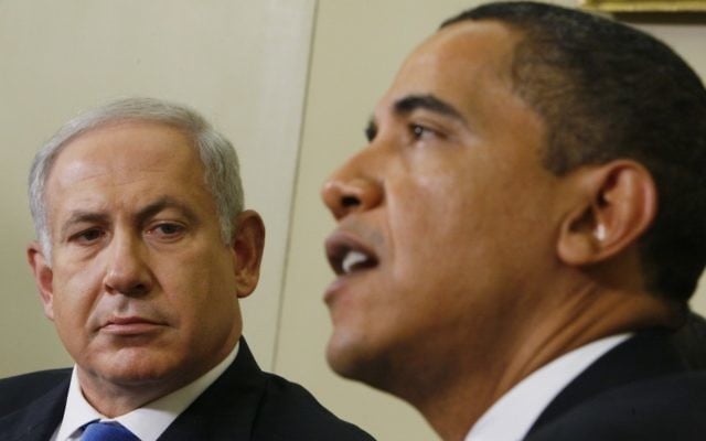 Le Premier ministre Benjamin Netanyahu, (à gauche), regarde le Président américain Barack Obama alors qu'il s'adresse aux journalistes dans le bureau ovale de la Maison Blanche à Washington, en mars 2013. (AP Photo/Charles Dharapak, File) Le Premier ministre Benjamin Netanyahu, (à gauche), regarde le Président américain Barack Obama alors qu'il s'adresse aux journalistes dans le bureau ovale de la Maison Blanche à Washington, en mars 2013. (AP Photo/Charles Dharapak, File)