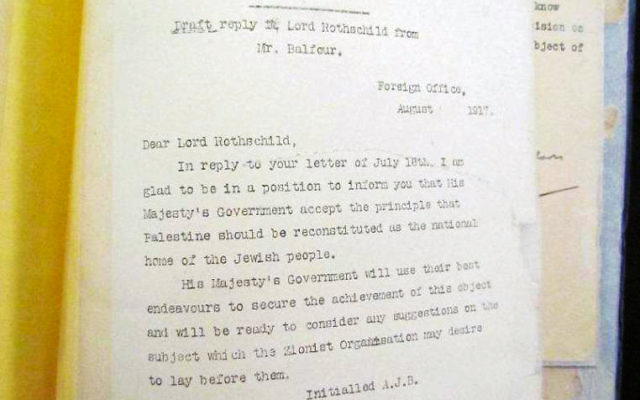 Le texte de la déclaration Balfour, qui soutient l'établissement d'un foyer national juif en Palestine, en 1917. (Crédit : Prime Minister's Office official photo) Le texte de la déclaration Balfour, qui soutient l'établissement d'un foyer national juif en Palestine, en 1917. (Crédit : Prime Minister's Office official photo)
