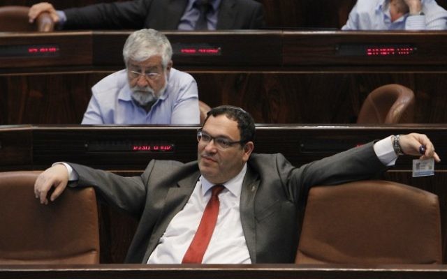 Shai Piron, ancien ministre de l'Education de Yesh Atid, à la Knesset, en avril 2013. (Crédit : Miriam Alster/Flash90) Shai Piron, ancien ministre de l'Education de Yesh Atid, à la Knesset, en avril 2013. (Crédit : Miriam Alster/Flash90)