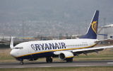 Un Boeing 737-800 (EI-EKR) de la compagnie aérienne irlandaise Ryanair à Belfast. (Crédit : Ardfern, CC, via Wikimedia Commons)