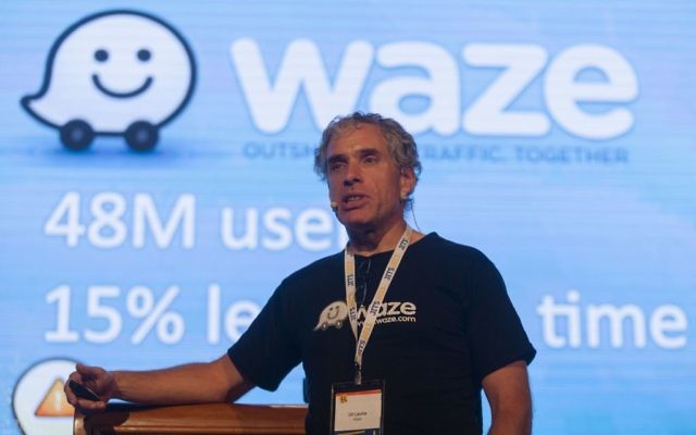 Le cofondateur de Waze, Uri Levine, pendant une conférence à Jérusalem en mai 2013. (Crédit : Flash90)