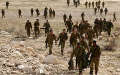 Photo d'illustration de soldats de l'armée israélienne s'entraînant sur une base militaire (Crédit : Edi Israel/Flash90)