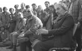 La Première ministre Golda Meir et le ministre de la Défense Moshe Dayan, en 1973 (Crédit : Ron Frenkel/ GPO)