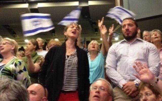 Des sionistes chrétiens lors de la Journée de prière pour la paix, à Jérusalem, en 2013. (Crédit : Times of Israel/Lazar Berman) Des sionistes chrétiens lors de la Journée de prière pour la paix, à Jérusalem, en 2013. (Crédit : Times of Israel/Lazar Berman)