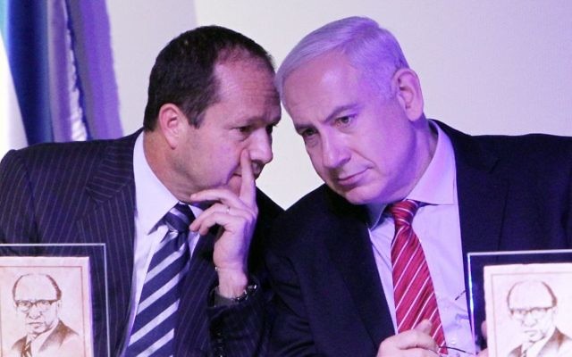 Benjamin Netanyahu et Nir Barkat à Jerusalem, en décember 11, 2012. (Crédit : Miriam Alster/Flash90) Benjamin Netanyahu et Nir Barkat à Jerusalem, en décember 11, 2012. (Crédit : Miriam Alster/Flash90)