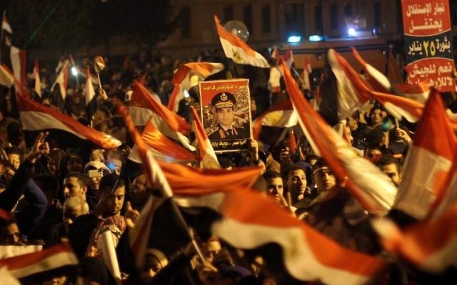 Des manifestants en faveur du général al-Sissi rassemblés sur la place Tahrir au Caire, le 25 janvier 2014 (Crédit AFP/Ahmed Taranh) Des manifestants en faveur du général al-Sissi rassemblés sur la place Tahrir au Caire, le 25 janvier 2014 (Crédit AFP/Ahmed Taranh)