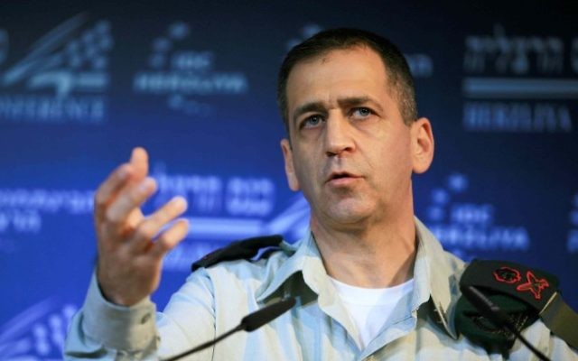 Le général de division Aviv Kochavi pendant une conférence sur la sécurité à Herzliya, en 2012. (Crédit: Yehoshua Yosef/Flash90) Le général de division Aviv Kochavi pendant une conférence sur la sécurité à Herzliya, en 2012. (Crédit: Yehoshua Yosef/Flash90)