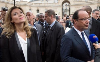 François Hollande et Valérie Trierweiler (Crédit : AFP/Lionel Bonaventure)