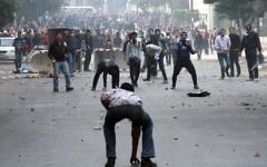Heurts entre manifestants au Caire le 25 janvier 2014 (Crédit : AFP/Ahmed Taranh)