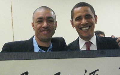Mark Okoth Obama Ndesandjo et Barack Obama à Austin, en 2008 (Crédit: Mark Okoth Obama Ndesandjo)