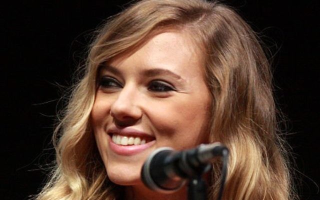 Scarlett Johansson (Crédit : Wikimedia Commons/Gage Skidmore CC BY-SA)