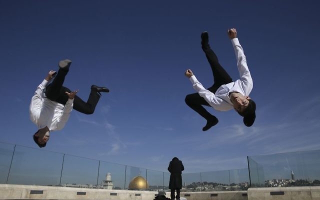 Les frères Hayat gardent toujours leurs yarmulkas sur la tête ! (Crédit: Nati Shohat/Flash90)