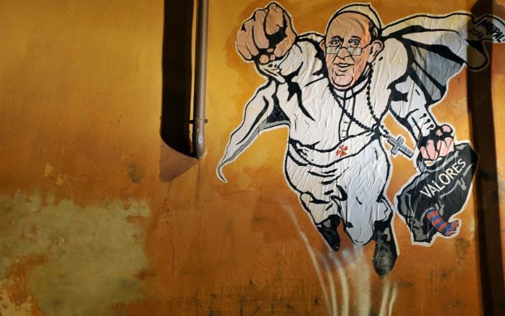Un graffiti peint sur un mur de Rome montrant le pape François en Superman a été twitté mardi par un compte Twitter du "ministère" des Communications sociales du Vatican.
(Crédit : AFP/Tizinana Fabi) Un graffiti peint sur un mur de Rome montrant le pape François en Superman a été twitté mardi par un compte Twitter du "ministère" des Communications sociales du Vatican.
(Crédit : AFP/Tizinana Fabi)