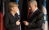 La chancelière allemande Angela Merkel et le Premier ministre israélien Benjamin Netanyahu lors d'une conférence de presse commune à Jérusalem, 25 février 2014 (Crédit : Menahem Kahana/AFP)
