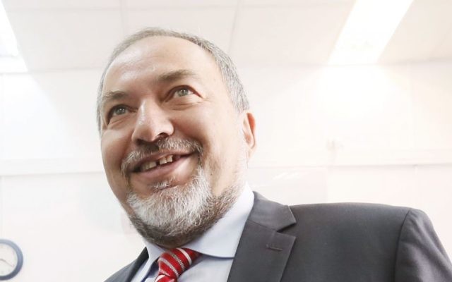 Avigdor Liberman, ministre des Affaires étrangères israélien (Crédit : Miriam Alster/Flash90)