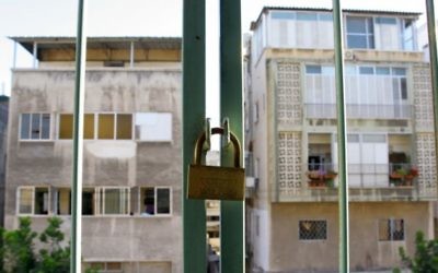 La vue d'un appartement deux pièces, au sud de Tel Aviv, juillet 2008 (Crédit : Chen Leopold/Flash 90)