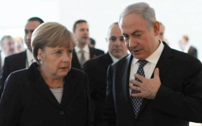 La chancelière allemande Angela Merkel et le Premier ministre israélien Benjamin Netanyahu à Berlin, décembre 2012 (Crédit : Amos Ben Gershom/GPO/Flash90)