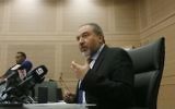 Le ministre des Affaires étrangères, Avigdor Liberman lors d'une conférence de presse à la Knesset, le 10 juin 2013 (Crédit : Miriam Alster/Flash90)