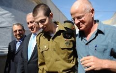 Gilad Shalit à sa libération, en octobre 2011. (Crédit : GPO/Flash90)
