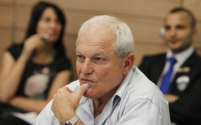 Haim Katz, ministre des Affaires sociales du Likud, pendant une réunion de la commission du Travail, des Affaires sociales et de la Santé de la Knesset, en février 2014. (Crédit : Miriam Alster/Flash90) Haim Katz, ministre des Affaires sociales du Likud, pendant une réunion de la commission du Travail, des Affaires sociales et de la Santé de la Knesset, en février 2014. (Crédit : Miriam Alster/Flash90)