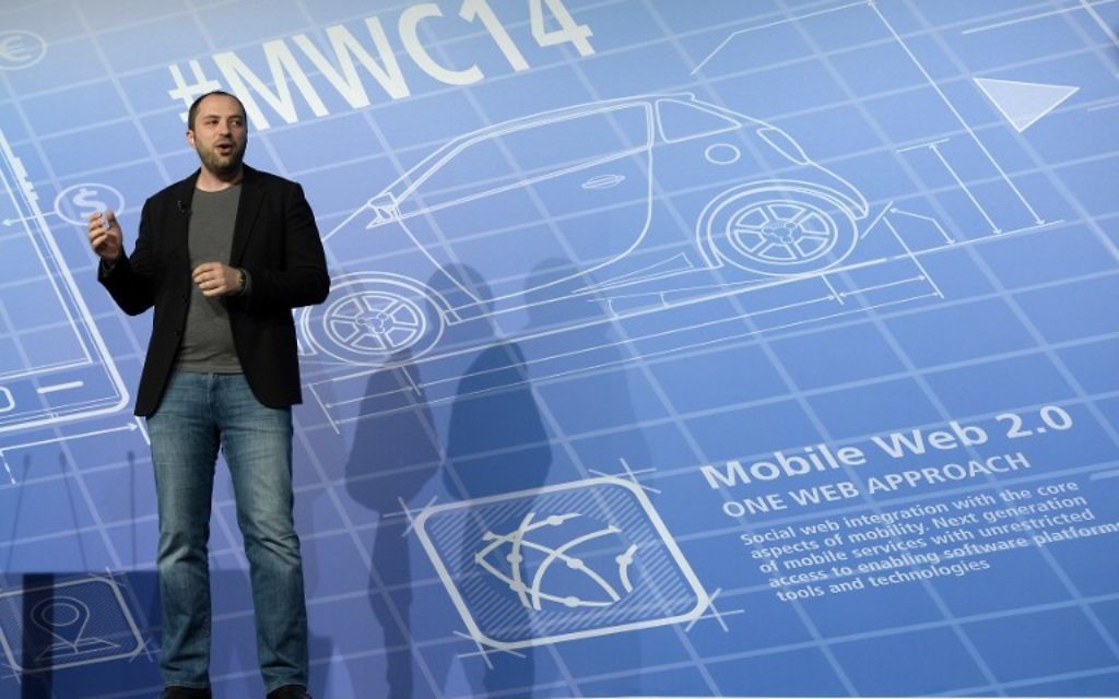 Jan Koum, cofondateur de Whats App, lors d'un congrès à Barcelone (Crédit : LLUIS GENE/AFP)
