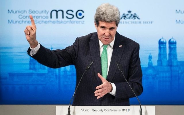 Le secrétaire d'Etat américain John Kerry, le 1er février 2014 à Munich, lors de la conférence sur la sécurité (Crédit : Pool/AFP/Brendan Smialowski) Le secrétaire d'Etat américain John Kerry, le 1er février 2014 à Munich, lors de la conférence sur la sécurité (Crédit : Pool/AFP/Brendan Smialowski)