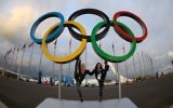 Les anneaux olympiques le 5 février 2014 à Sotchi (Crédit : AFP/Jonathan Nackstrand)