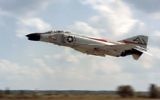 Un avion F-4 Phantom au décollage (Crédit : Armée américaine)