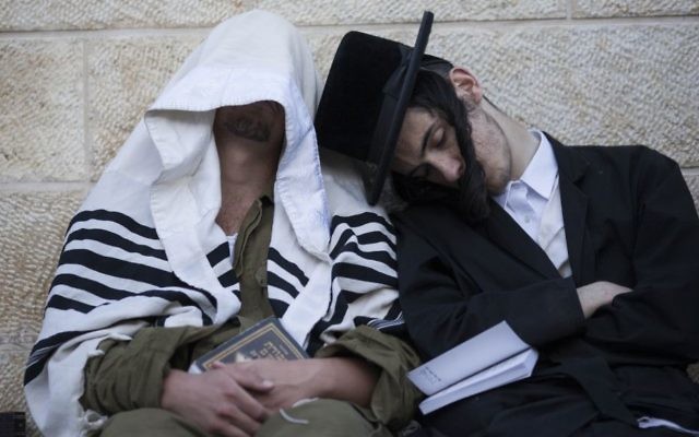 Un ultra-orthodoxe à Jérusalem (Crédit : Yonatan Sindel/Flash90)