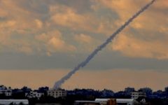 Une roquette Grad tirée depuis la bande de Gaza (Crédit / Jorge Novominsky/Flash90/File)