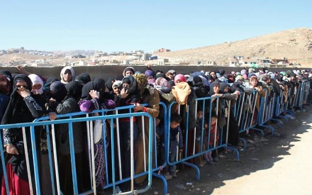 Les ambassadeurs des 15 pays membres du Conseil de sécurité de l'ONU ont tenu mardi une nouvelle réunion pour tenter de mettre au point une résolution sur la situation humanitaire en Syrie, mais Occidentaux et Russes divergent toujours sur plusieurs points. (Crédit : AFP) Les ambassadeurs des 15 pays membres du Conseil de sécurité de l'ONU ont tenu mardi une nouvelle réunion pour tenter de mettre au point une résolution sur la situation humanitaire en Syrie, mais Occidentaux et Russes divergent toujours sur plusieurs points. (Crédit : AFP)
