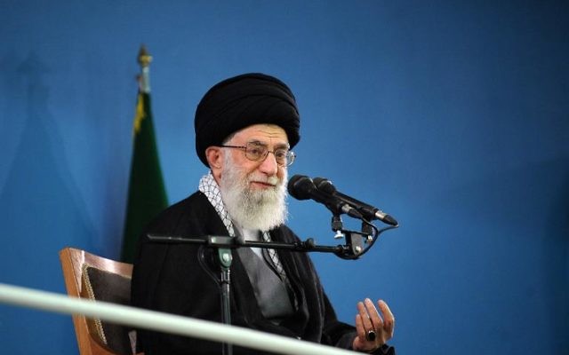 Ali Khamenei lors d'une réunion le 17 février 2014 à Téhéran (Crédit : Site officiel de Khamenei/AFP) Ali Khamenei lors d'une réunion le 17 février 2014 à Téhéran (Crédit : Site officiel de Khamenei/AFP)