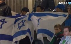 Des supporters de l'équipe nationale israélienne de football lors d'un match de qualification pour la coupe du monde FIFA 2014. Israël affrontait l'Irlande (Crédit :  sports.co.il/capture d'écran youtube)