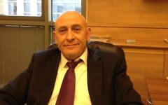 Le député du parti Balad, Basel Ghattas (Crédit : Elhanan Miller/Times of Israel)