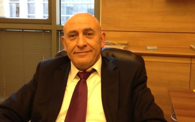 Le député du parti Balad, Basel Ghattas (Crédit : Elhanan Miller/Times of Israel)
