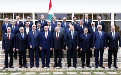 Le Liban s'est doté samedi d'un gouvernement de compromis réunissant les deux blocs rivaux, après un blocage de près d'un an exacerbé par le conflit en Syrie voisine qui divise profondément le pays (Crédit : Dalati et Nohra/AFP)