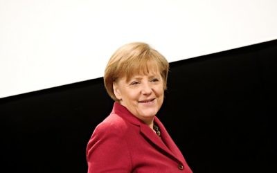La Chancelière allemande Angela Merkel arrive à une conférence de presse, le 14 mars 2014. (Crédit : AFP/dpa/Nicolas Armer/Germany out)