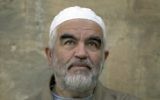 Le dirigeant du mouvement islamiste en Israël, le Cheikh Raëd Salah arrive au tribunal à Jérusalem, le 4 mars 2014 (Crédit photo:  Ahmad Gharabli/AFP)