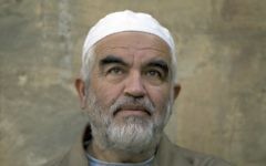 Le dirigeant du mouvement islamiste en Israël, le Cheikh Raëd Salah arrive au tribunal à Jérusalem, le 4 mars 2014 (Crédit photo:  Ahmad Gharabli/AFP)
