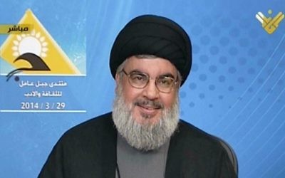 Hassan Nasrallah, le chef du Hezbollah lors de son discours télévisé sur la chaîne du Hebollah Al-Manar, le 29 mars 2014 (Crédit : AFP Photo/Al-Manar)