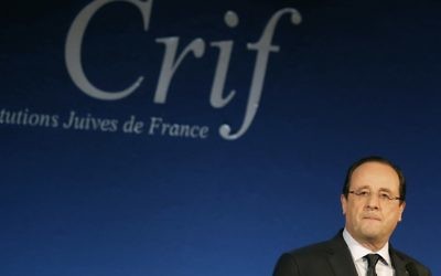 Le président François Hollande prononce un discours au dîner annuel du Crif, le 4 mars 2014 (Crédit : AFP Photo/Pool/Michel Euler)