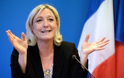 La présidente du parti d'extrême droite le Front National, Marine Le Pen, lors d'une conférence de presse, le 25 mars 2014 (Crédit : Pierre Andrieu/AFP Photo)