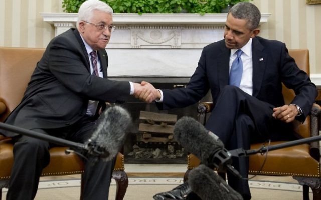 Le président américain Barack Obama et le président de l’Autorité palestinienne Mahmoud Abbas à Washington. (Crédit : Saul Loeb/AFP) Le président américain Barack Obama et le président de l’Autorité palestinienne Mahmoud Abbas à Washington. (Crédit : Saul Loeb/AFP)