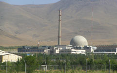 Photo d'illustration : L'usine nucléaire de production d'eaux lourdes située à proximité de la ville d'Arak. (Crédit : CC-BY-SA 3.0/Wikimedia/Nanking2012)