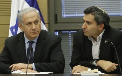 Benjamin Netanyahu, Premier ministre, et Zeev Elkin, ministre délégué aux Affaires étrangères (Crédit : Flash 90)
